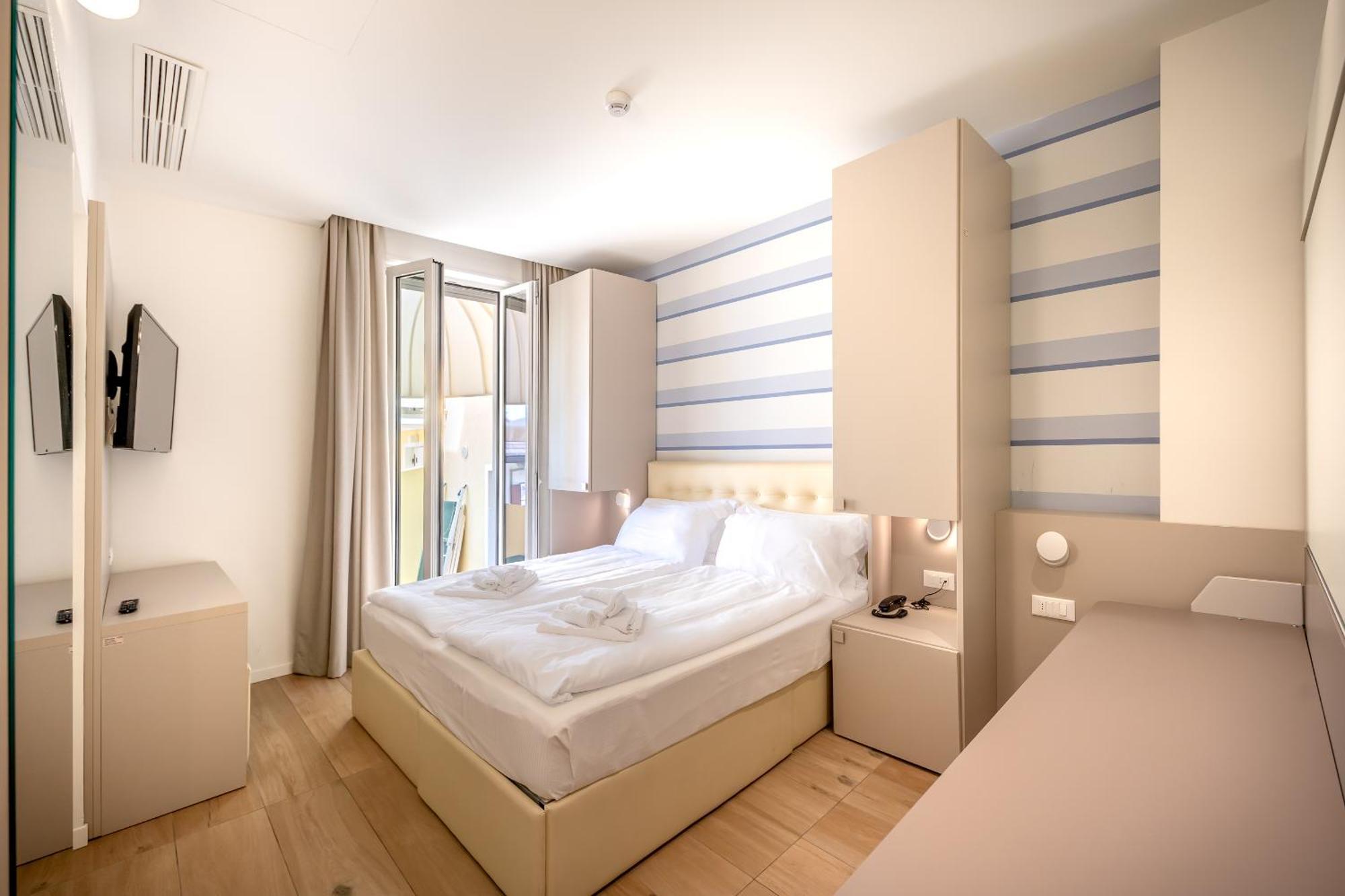 Hotel Le Lampare กาออร์เล ภายนอก รูปภาพ