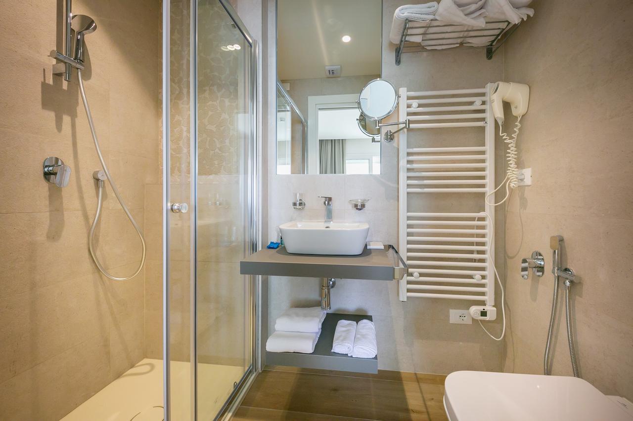 Hotel Le Lampare กาออร์เล ภายนอก รูปภาพ