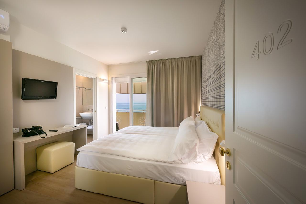 Hotel Le Lampare กาออร์เล ภายนอก รูปภาพ